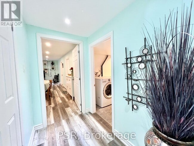 77 Boothbay Crescent in Newmarket, ON - Building Photo - Building Photo