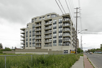 Plaza Royale in Toronto, ON - Building Photo - Building Photo