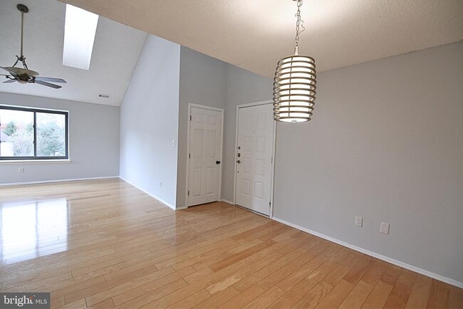 4914 Dunbarton Rd in Mount Laurel, NJ - Building Photo - Building Photo