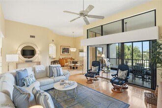 7048 Pelican Bay Blvd in Naples, FL - Building Photo - Building Photo