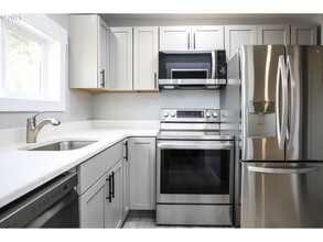 4691 Royal Ave in Eugene, OR - Building Photo - Building Photo