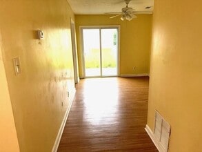 1028 Jeanette Ln in Norcross, GA - Foto de edificio - Building Photo