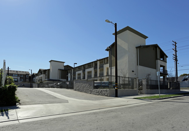 ENCANTO COURT APARTMENTS in Los Angeles, CA - Building Photo - Building Photo