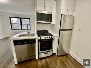 E 16 ST, Unit 3X in New York, NY - Building Photo - Building Photo