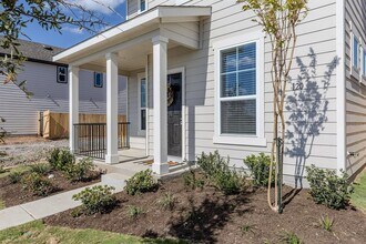 120 Hartson Dr in Taylor, TX - Building Photo - Building Photo