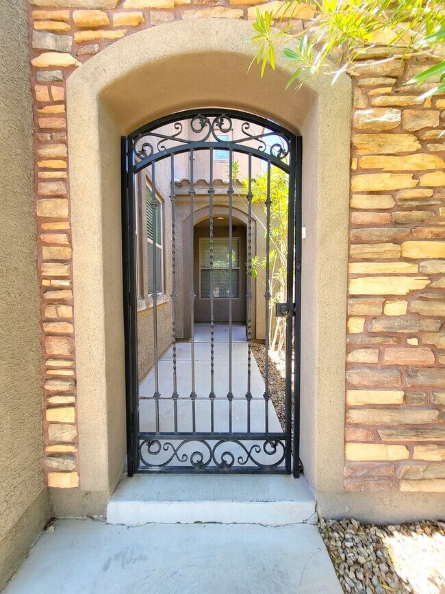 1053 Via Canale Dr in Henderson, NV - Building Photo - Building Photo