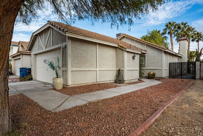 1742 Ember Glow Cir in Las Vegas, NV - Building Photo - Building Photo