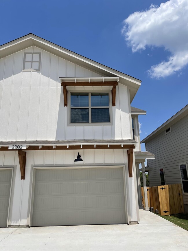 2202 Sandlewood Cv in San Antonio, TX - Building Photo - Building Photo