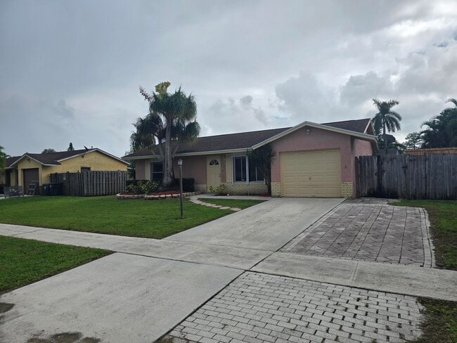 4620 Carthage Cir N in Greenacres, FL - Building Photo - Building Photo