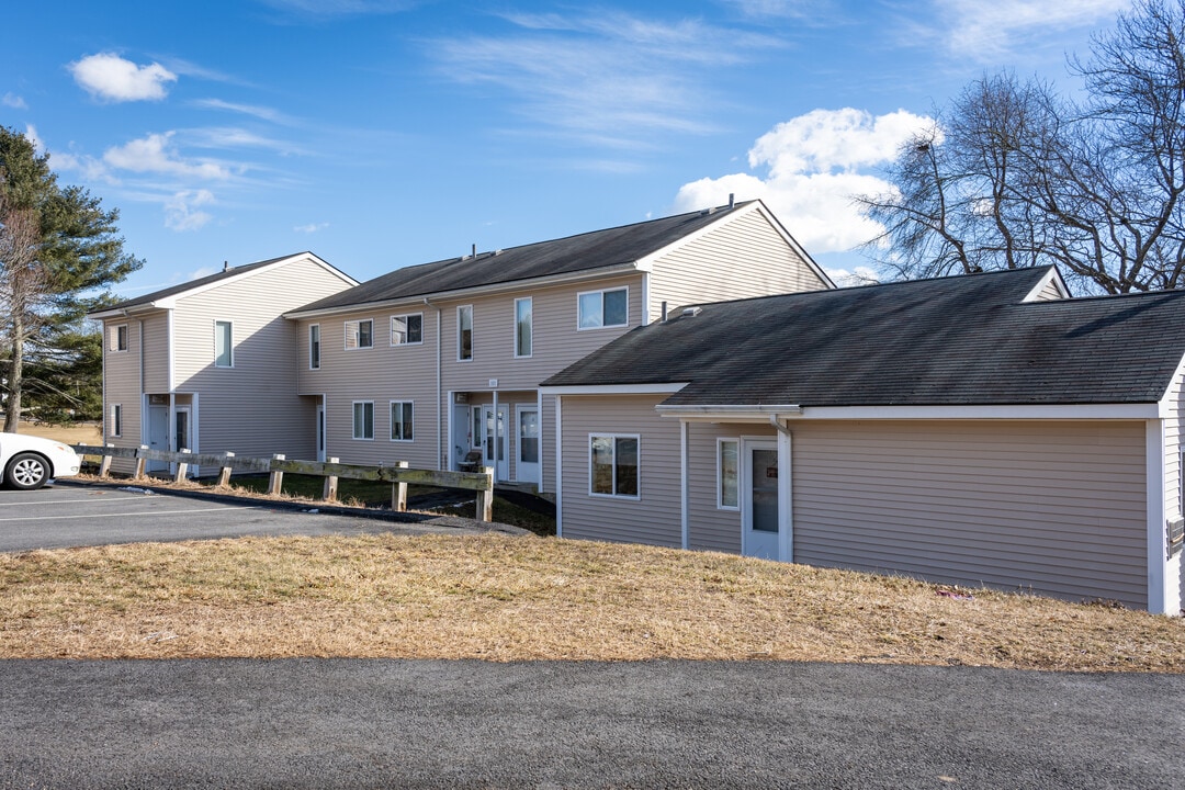 Brookside Village Apartments in Pawcatuck, CT - Building Photo