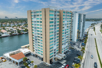 Trafalgar Towers II in Hollywood, FL - Building Photo - Building Photo