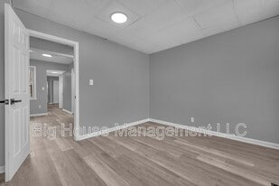 1725 Hollins St in Baltimore, MD - Building Photo