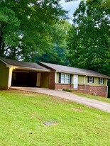 3638 Sweetbriar Cir in Lithia Springs, GA - Building Photo