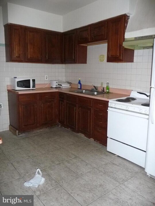 3235 Powelton Ave in Philadelphia, PA - Building Photo