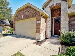 9824 Mcfarring Dr in Fort Worth, TX - Building Photo - Building Photo