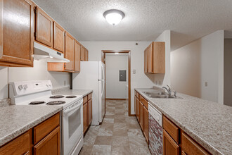 Maple Tree Villa Apartments in Buffalo, MN - Building Photo - Interior Photo