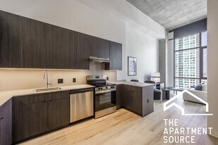 633 S LaSalle St in Chicago, IL - Building Photo
