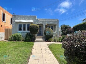 304 N Rios Ave in Solana Beach, CA - Building Photo