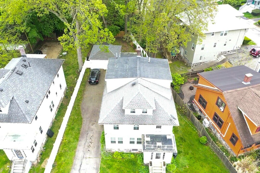 8 Verndale Rd, Unit 2 in Milton, MA - Foto de edificio