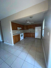 1570 E Breezy Ln in West Palm Beach, FL - Building Photo - Building Photo