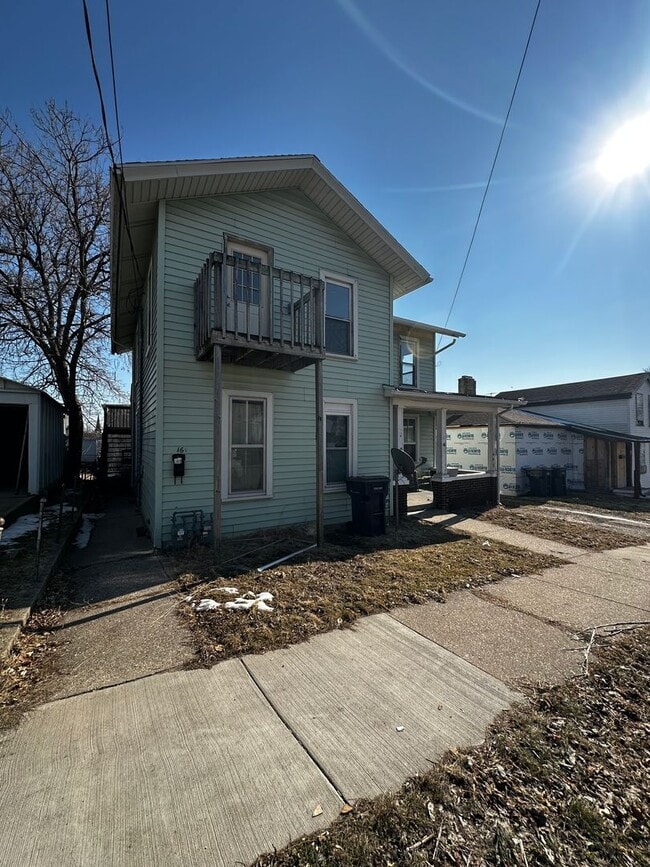 16 N Washington St in Janesville, WI - Building Photo - Building Photo