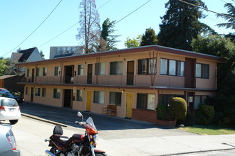 34 Yosemite Ave in Oakland, CA - Building Photo - Building Photo