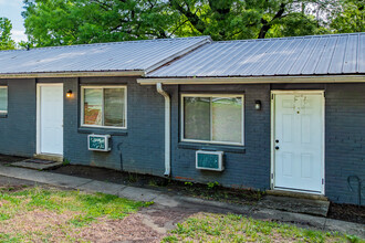 2 Bedroom 1 Bath Units in Greensboro, NC - Building Photo - Building Photo