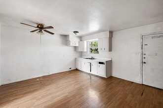 Heritage Court Apartments in Angleton, TX - Foto de edificio - Interior Photo