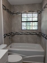 1820 Meadowlark Ln in Denison, TX - Foto de edificio - Building Photo