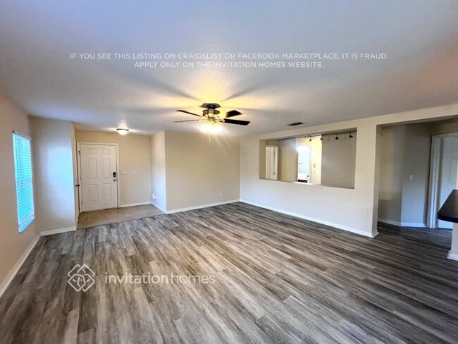 391 SW Millard Dr in Port St. Lucie, FL - Foto de edificio - Building Photo