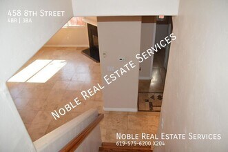 458 8th St in Imperial Beach, CA - Foto de edificio - Building Photo