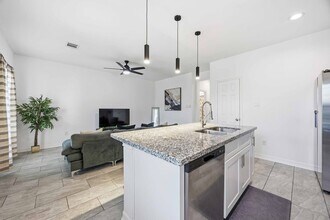 3825 Easy St in Houston, TX - Building Photo - Building Photo