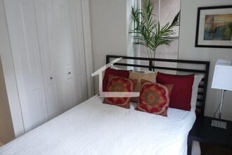 54 Kent St in Brookline, MA - Foto de edificio - Building Photo