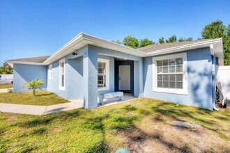 2821 Embassy Rd in North Port, FL - Building Photo - Building Photo