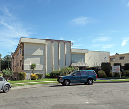 Topanga Manor Apartments in Los Angeles, CA - Building Photo - Building Photo