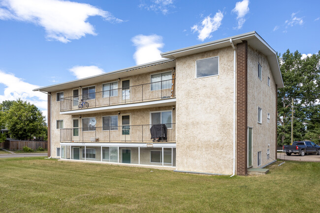 Westpark Place in Red Deer, AB - Building Photo - Building Photo