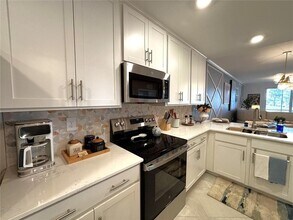 17530 Opal Sand Dr in Venice, FL - Foto de edificio - Building Photo