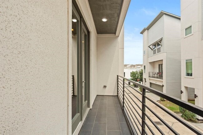 property at 2627 Hutchins St