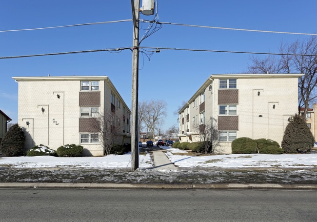 1034 S York Rd in Bensenville, IL - Foto de edificio - Building Photo