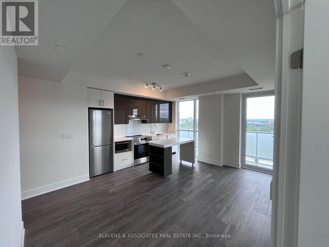 188 Fairview Mall Dr in Toronto, ON - Building Photo - Building Photo