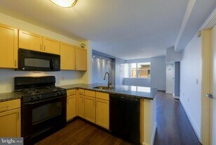 800 4th St SW in Washington, DC - Building Photo