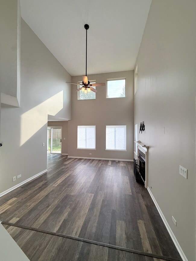 2136 Orchard Ln in Carpentersville, IL - Building Photo - Building Photo