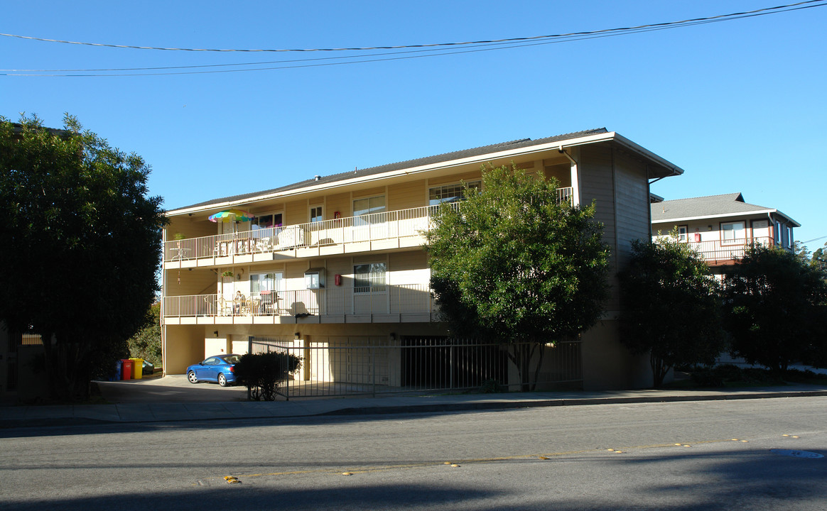 598-612 Avenue Alhambra in Half Moon Bay, CA - Building Photo