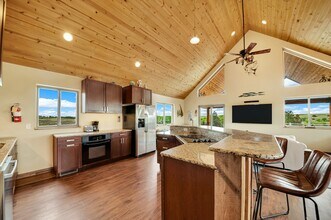 13391 Sunny Slope Rd in Hot Springs, SD - Foto de edificio - Building Photo