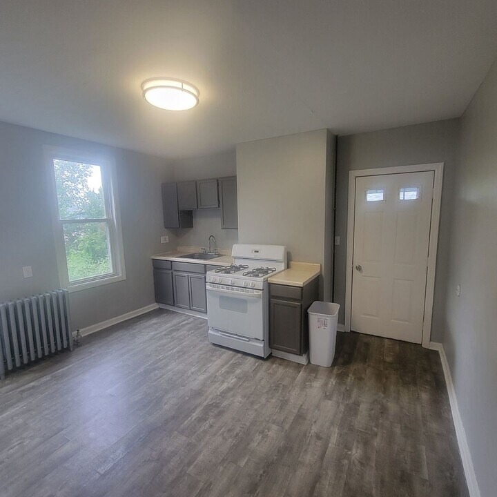 318 Boroview Ave in Carnegie, PA - Building Photo