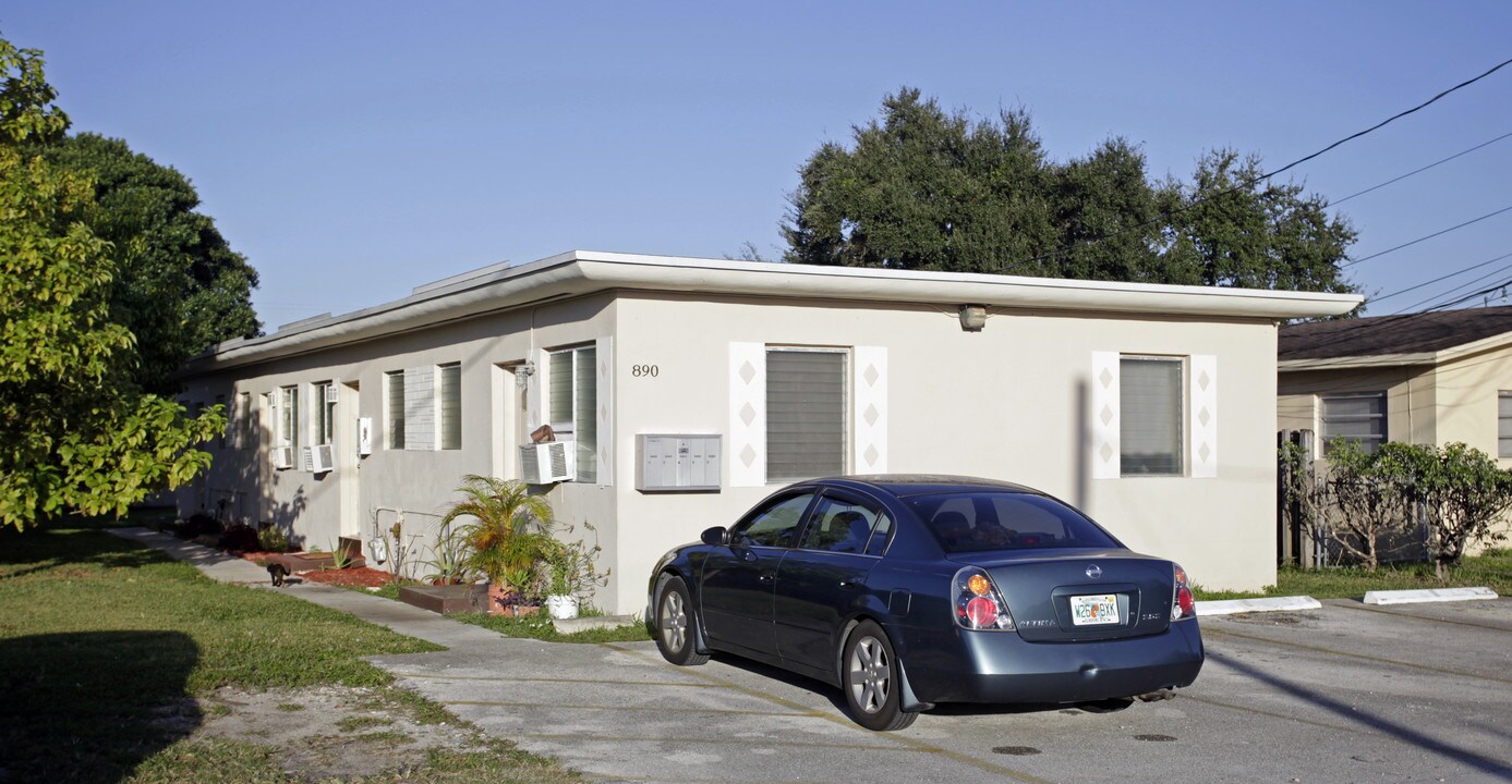 890-900 SW 66th Ave in Miami, FL - Building Photo