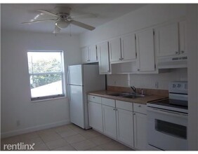 1006 10th St in West Palm Beach, FL - Foto de edificio - Building Photo