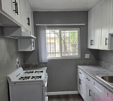 9300 S Western Ave, Unit 1 bedroom in Los Angeles, CA - Building Photo