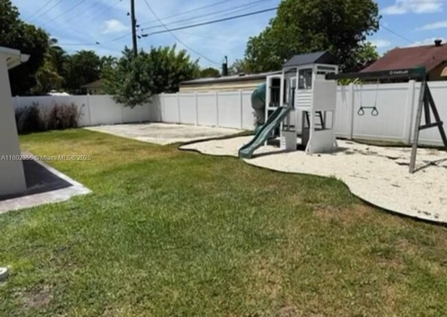 6391 SW 39th St in Miami, FL - Building Photo - Building Photo