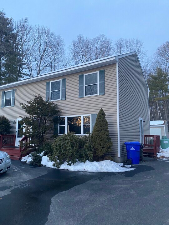 65 Kienia Rd, Unit B in Hudson, NH - Building Photo